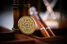 Load image into Gallery viewer, Genoese Tarot – Dealer Coin